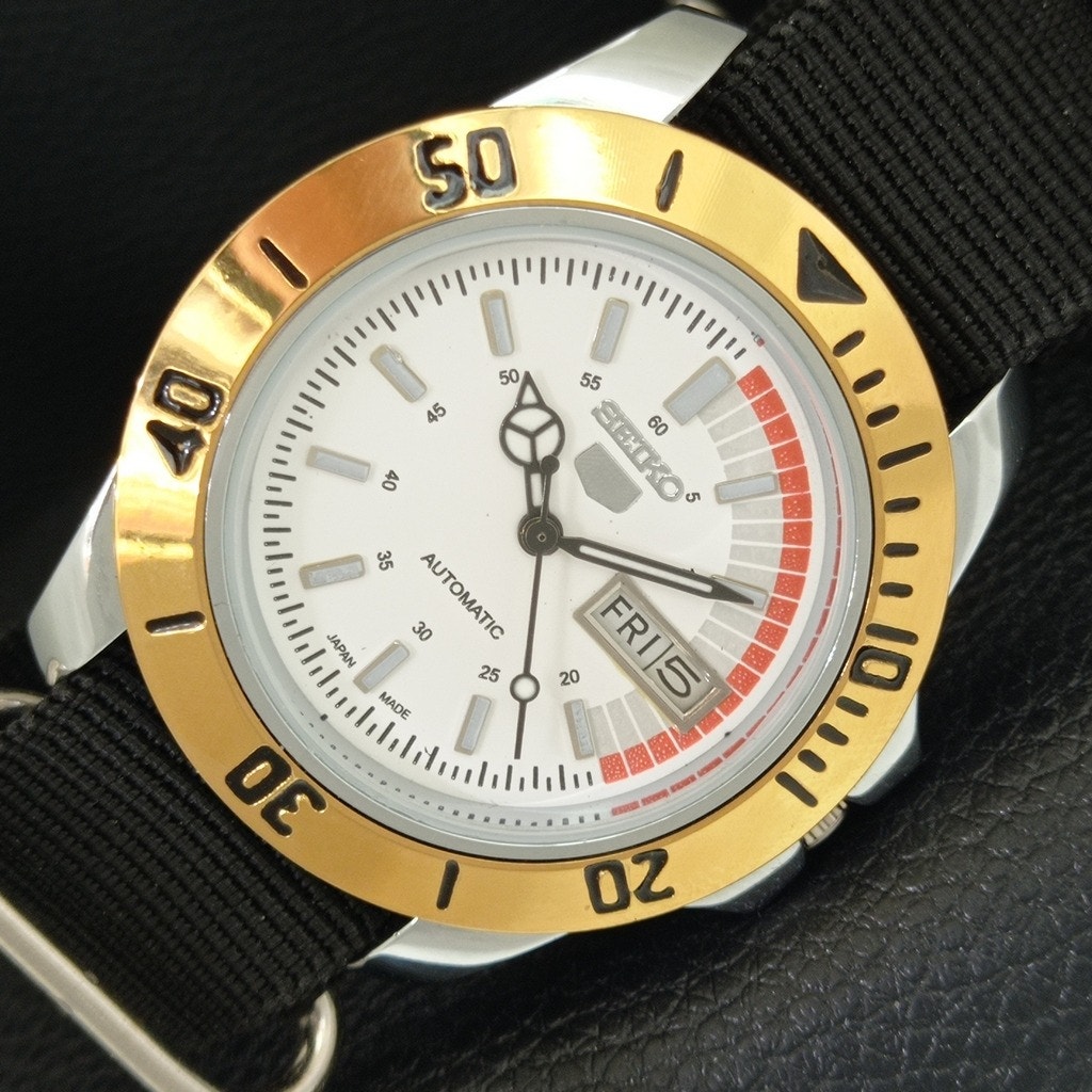 Vintage 1970 Seiko Diver Automatic Mens Silver Watch WDaydate  White Accents